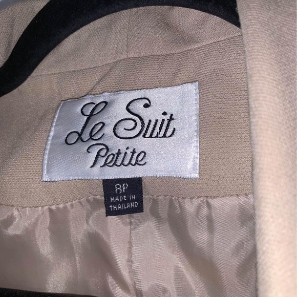 Lovely tan suit. - Picture 6 of 9